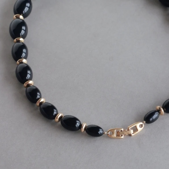 Rare Vintage Signed Napier Black Lucite Oval Beads Gold Tone Spacers Necklace - Picture 3 of 6